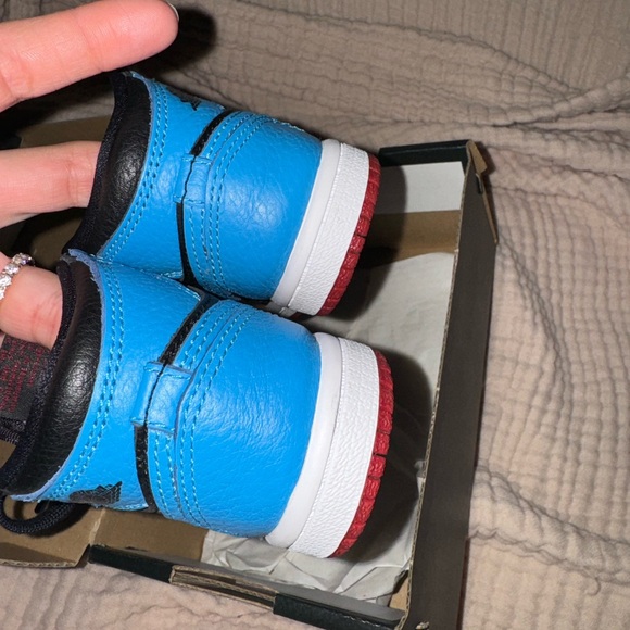 Jordan 1 High OG - Picture 3 of 3